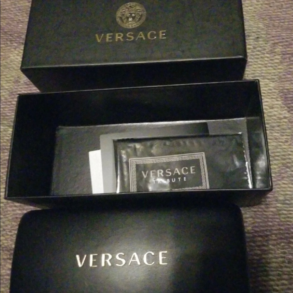 Versace sun glasses - Picture 8 of 8